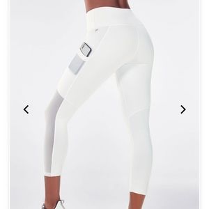 Fabletics White Powerhold 7/8 Leggings w/ Pockets